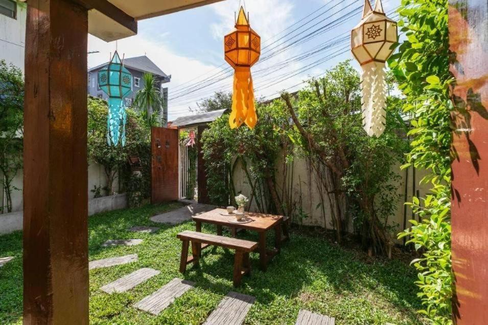 Hostel Nearthepark Backpack House Chiang Mai Exterior foto