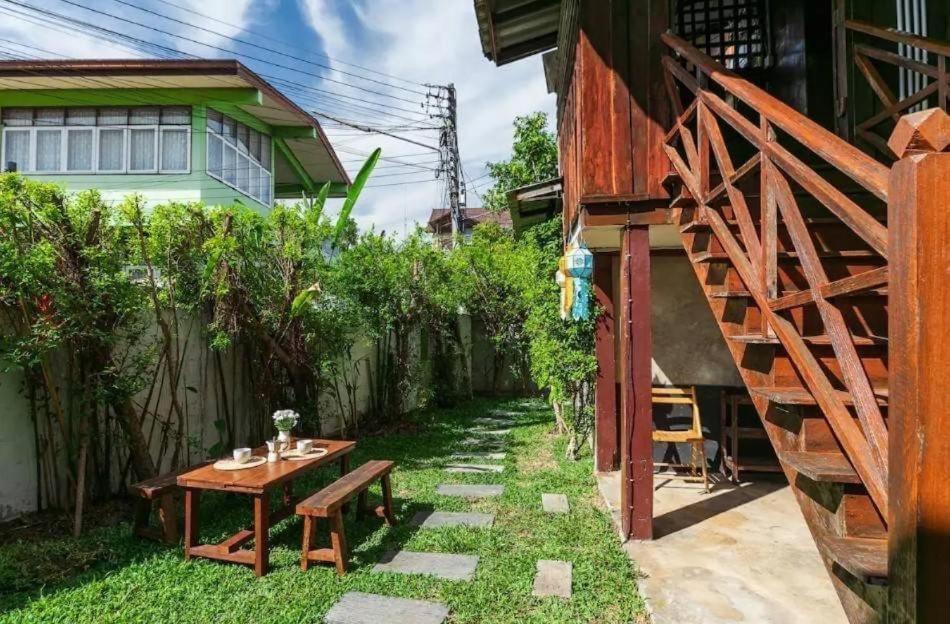 Hostel Nearthepark Backpack House Chiang Mai Exterior foto