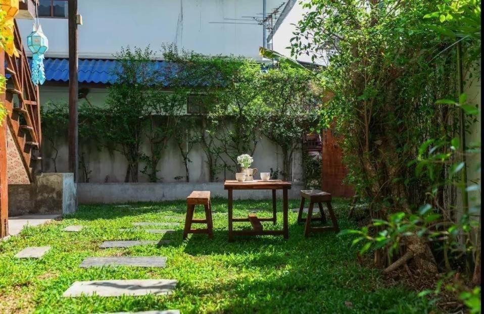 Hostel Nearthepark Backpack House Chiang Mai Exterior foto