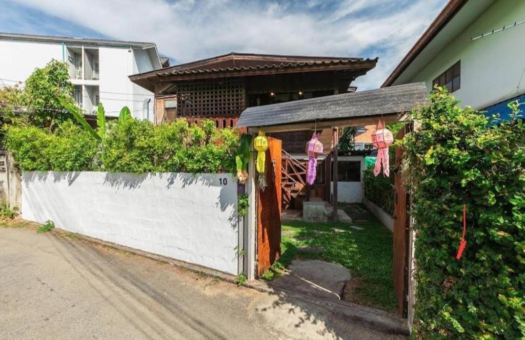 Hostel Nearthepark Backpack House Chiang Mai Exterior foto