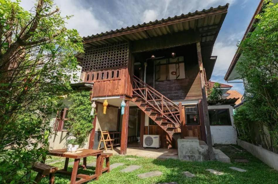 Hostel Nearthepark Backpack House Chiang Mai Exterior foto